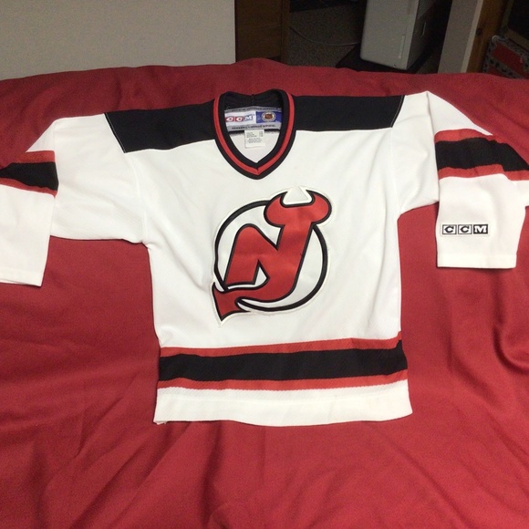 - NHL NEW JERSEY Devils childs jersey - Picture 1 of 1